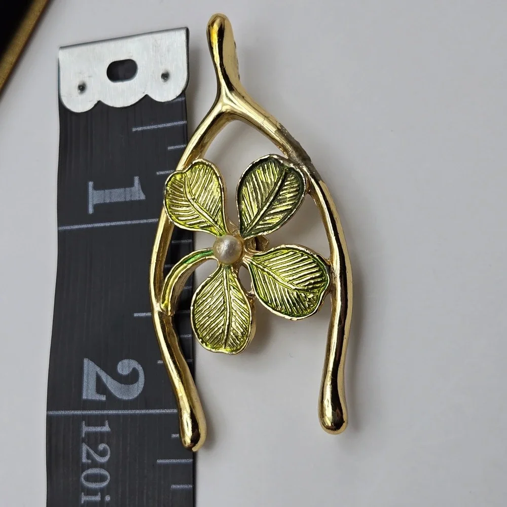Gerrys Womens Vintage Wishbone Four Leaf Clover Enamel Pearl Brooch Pin Luck